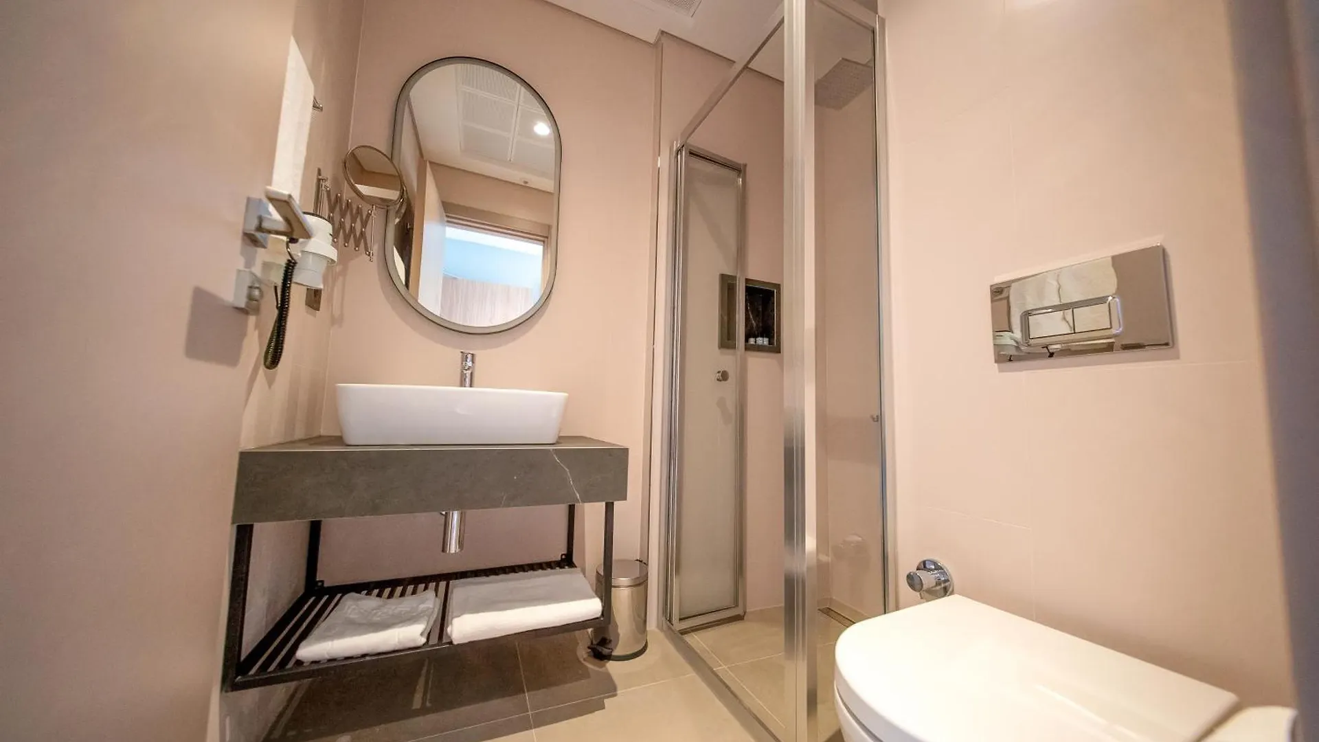 The Palm Bosphorus Hotel اسطنبول 0*,  تركيا