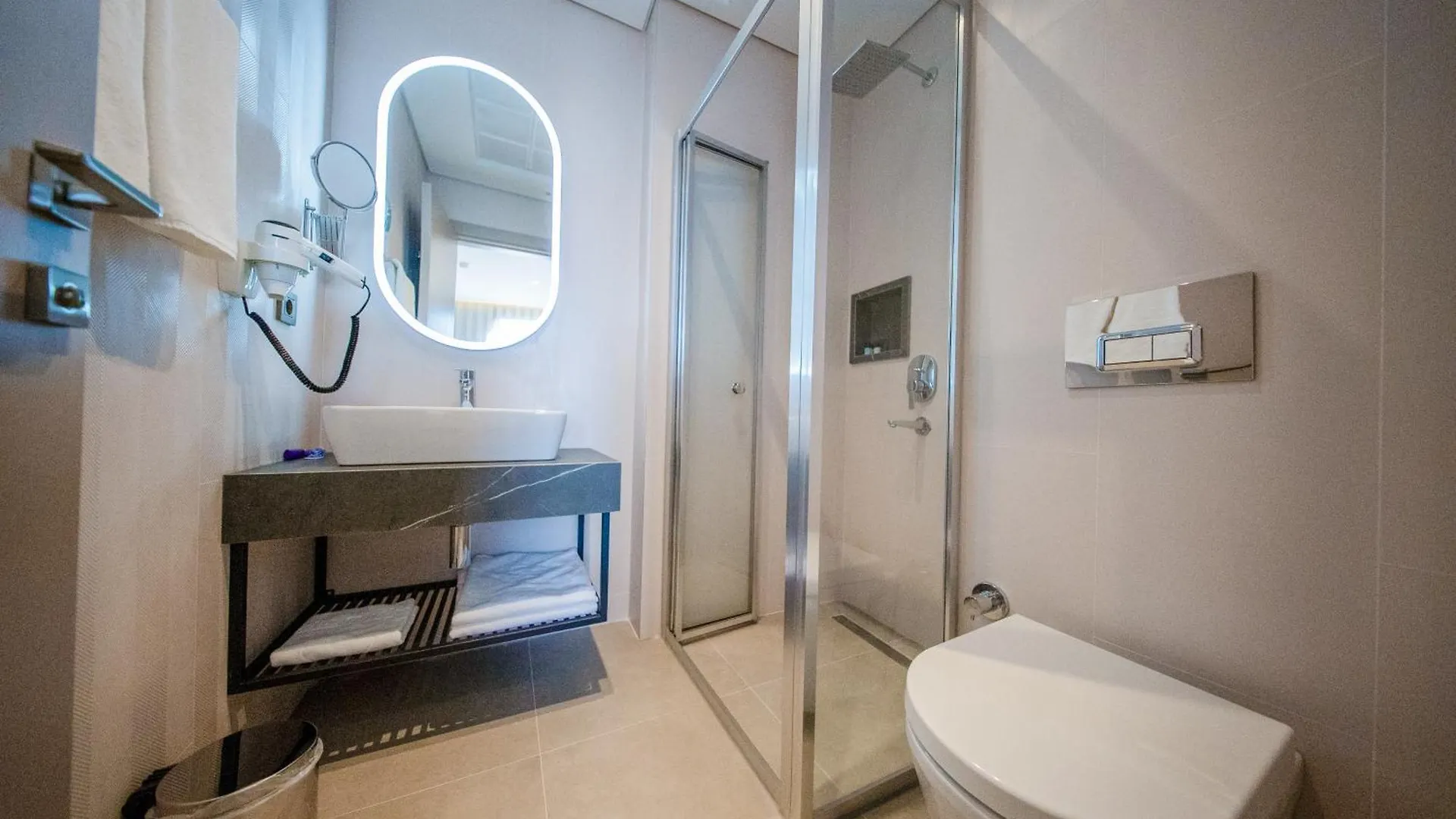 The Palm Bosphorus Hotel اسطنبول
